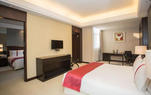a large hotel room with a bed and a television at Haiwahai Hotel - Thousand Island Lake in Thousand Island Lake