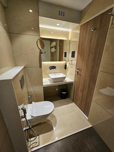 Koupelna v ubytování Hotel Golden Nest Thane