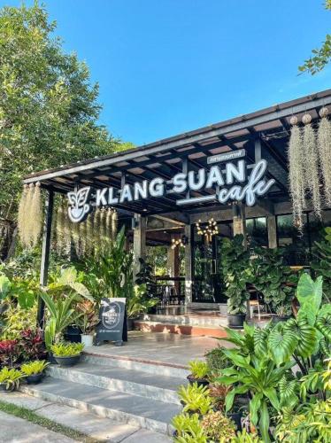 Zahrada ubytování Baan Klang Suan Resort