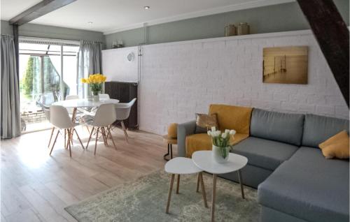 a living room with a couch and a table at Gorgeous Home In Oostmahorn With Wifi in Oostmahorn