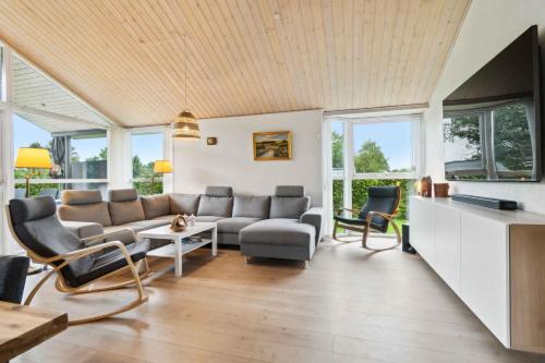 Μια τηλεόραση ή/και κέντρο ψυχαγωγίας στο Luxury House Spasauna, Carcharger, River