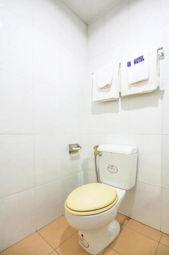 Salle de bains dans l'établissement OYO 383 White inn hotel