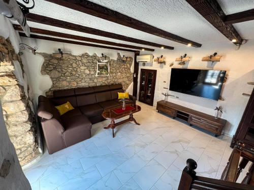 TV a/nebo společenská místnost v ubytování Old house Njivice