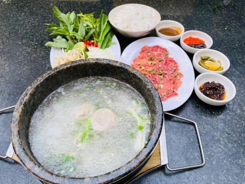 Makanan di atau berdekatan hotel