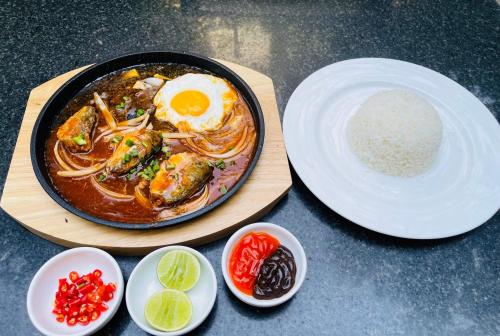 Makanan di atau berdekatan hotel