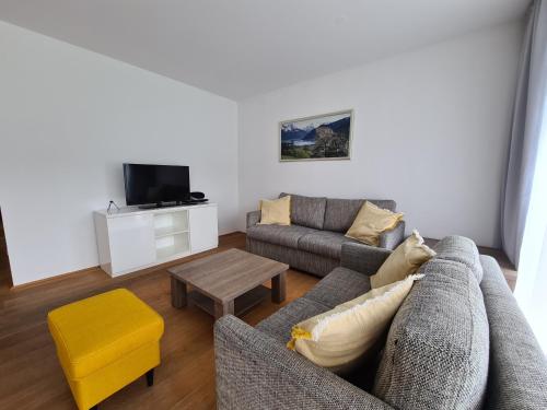 TV a/nebo společenská místnost v ubytování Bellevue Residences - Luxurious Lakeside Apartments