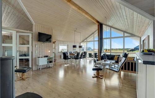 TV a/nebo společenská místnost v ubytování Holiday Home Alkajavej