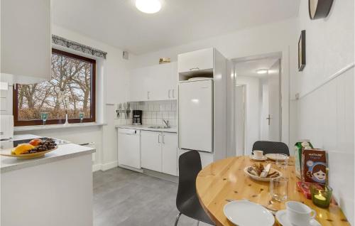 Dapur atau dapur kecil di Three-Bedroom Holiday Home In Hojer