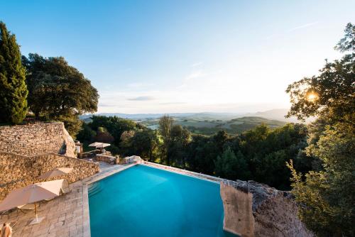 a swimming pool in a villa with a view at Borgo Pignano in Pignano