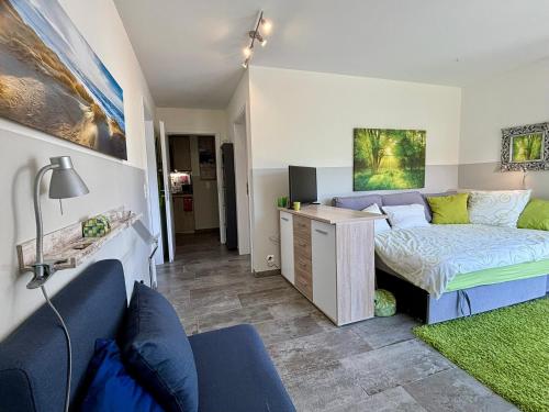 a bedroom with a bed and a desk in a room at Chez Svanette B&B Villa Sonnglück in Zullwil