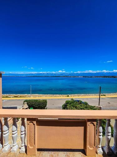 Holiday Beach Apartments Nin