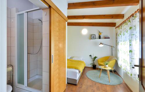 a bathroom with a shower and a bed in a room at Amazing Home In Lopatinec With Jacuzzi in Lopatinec
