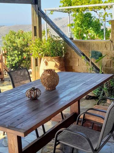 a wooden table with two baskets on top of it at Arodamos Residence Mariou in Marioú