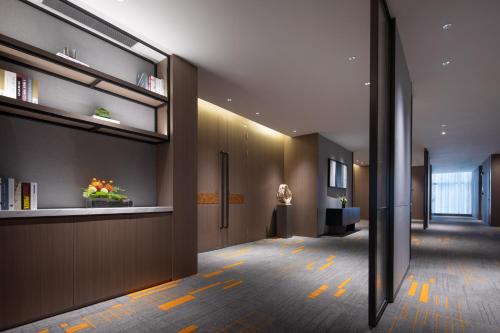 Ένα ή περισσότερα κρεβάτια σε δωμάτιο στο Hampton by Hilton Shenzhen Longgang Yonghu