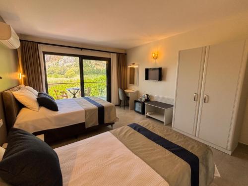 Una cama o camas en una habitación de Aktaş Butik Hotel