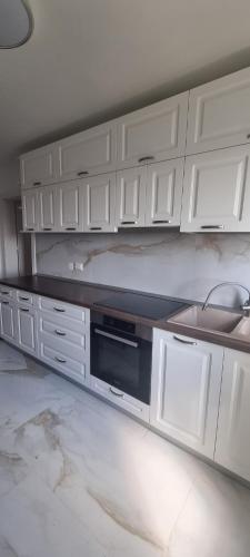 Dapur atau dapur kecil di Mika's Apartment - comfort and style in Oradea