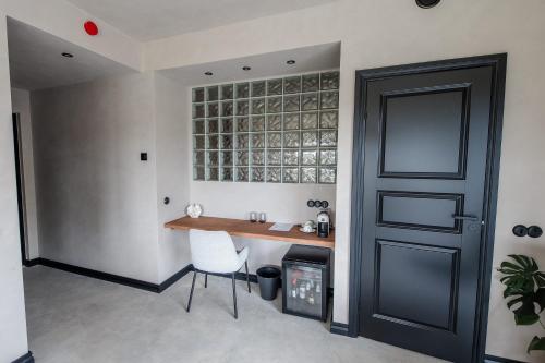 a room with a table and a fireplace and a door at Ilmaveere Butiikhotell ja Restoran in Obinitsa