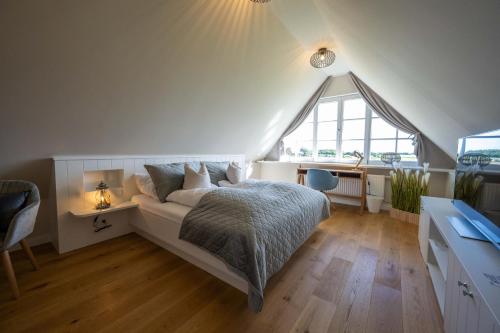 Ένα ή περισσότερα κρεβάτια σε δωμάτιο στο Nordseehaus Föhr Hausteil 1