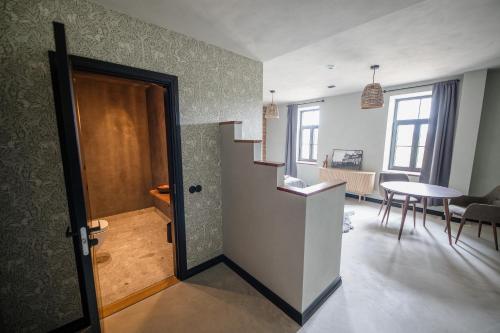 a room with a door and a dining room with a table at Ilmaveere Butiikhotell ja Restoran in Obinitsa
