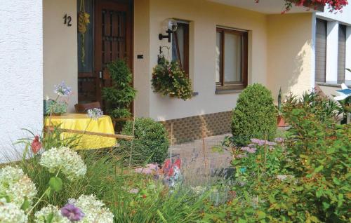 Κήπος έξω από το Beautiful Apartment In Schönecken