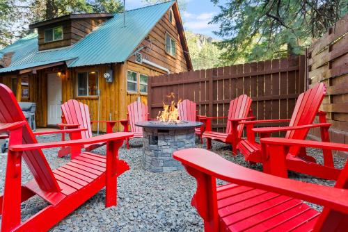 a group of red chairs sitting around a fire pit at White Pass Log Cabin Luxury Retreat in Rimrock