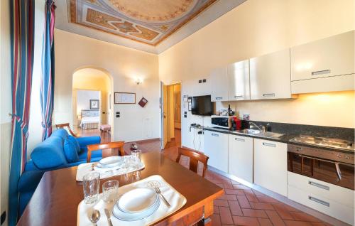 A kitchen or kitchenette at Appartamento Vista Duomo