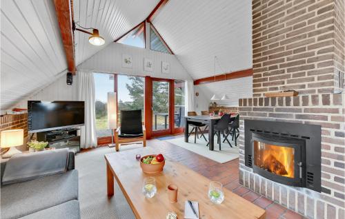 TV a/nebo společenská místnost v ubytování Holiday Home Hvide Sande 29