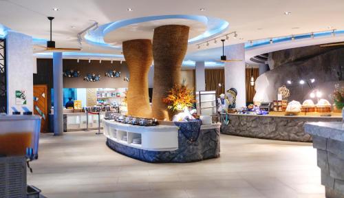 Crest Resort & Pool Villas - SHA Extra Plus大厅或接待区