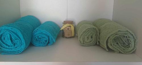 a row of towels on a shelf in a bathroom at L'harmony in Saint-Joseph