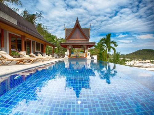 Kolam renang di atau dekat dengan Baan Surin Sawan