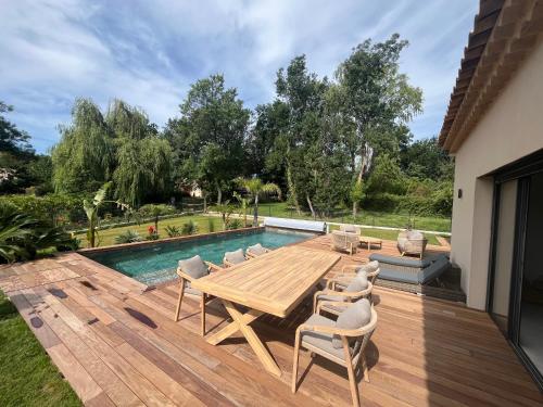 Maison neuve avec piscine