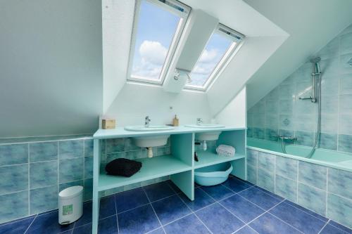 Koupelna v ubytování Sarzeau - 12 pers - Piscine couverte et Billard