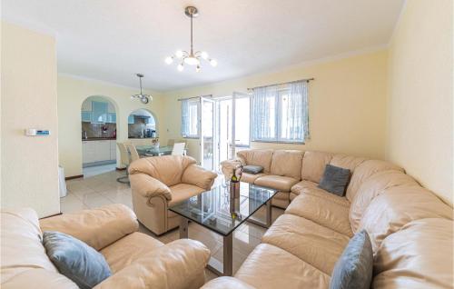 Nice Home In Okrug Gornji With Sauna