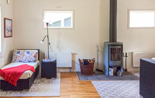 Ένα ή περισσότερα κρεβάτια σε δωμάτιο στο Lovely Home In Yngsjö With Sauna