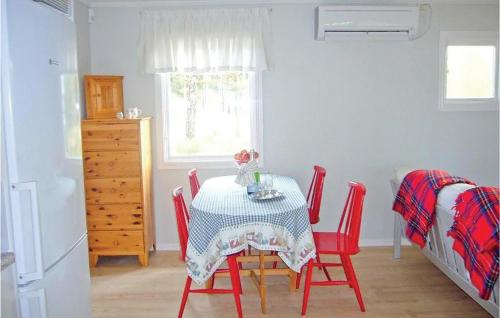 a dining room with a table and chairs and a bed at Two-Bedroom Holiday Home In Hyltebruk in Löjenäs