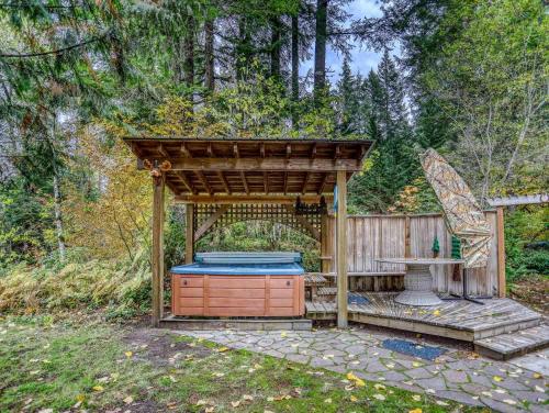Κήπος έξω από το Rapid River Retreat - Meredith Lodging