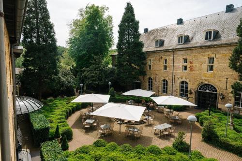 Taman di luar Château St Gerlach - Oostwegel Collection, member of Relais and Châteaux