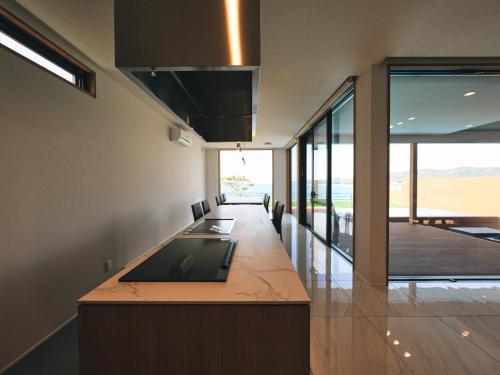 Η κουζίνα ή μικρή κουζίνα στο private villa YUHIMI 夕日見の丘