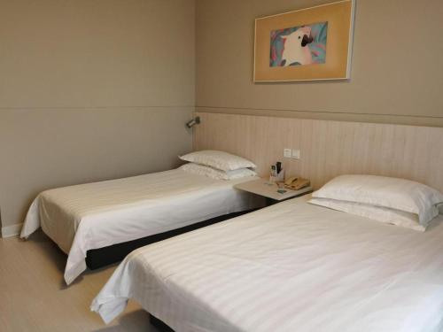 Postel nebo postele na pokoji v ubytování Jinjiang Inn Zhoushan Putuo Shenjiamen