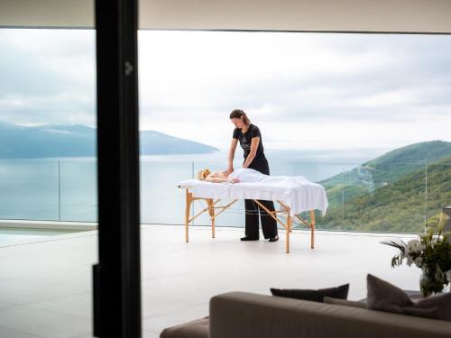 Villa 3,0 near Opatija for 8 people with indoor and outdoor pool & wellness