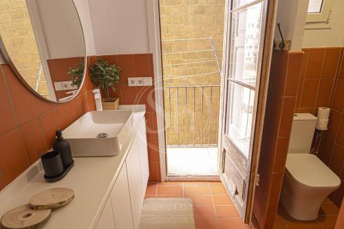 Central Poble-sec Apartment near Montjuïc