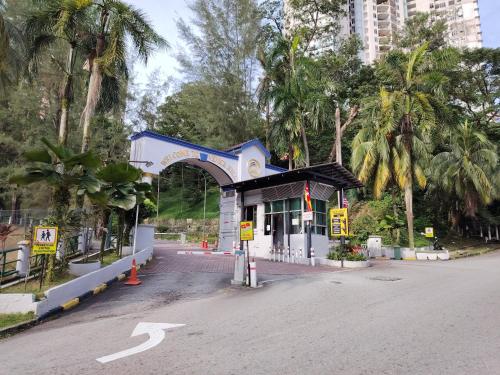 a building with an arch in the middle of a street at Venice Hill Cheras Young Forever Homestay in Cheras
