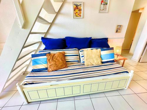 Vue Mer et Piscine, avec Balcon - 1 min de la plageにあるベッド