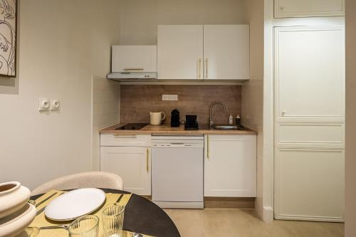 Η κουζίνα ή μικρή κουζίνα στο L'Impérium Suite - Les Halles - Narbonne