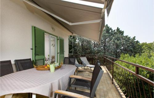 Lovely Apartment In Malinska With Wifi