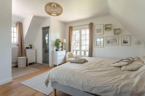 Katil atau katil-katil dalam bilik di Le Domaine de la Source, 8 min d'Honfleur - 10P