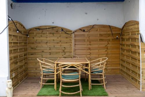 a table and chairs in a room with wooden walls at Le Globe Trotteur ~ Centre-ville ~ Terrasse in Thouars