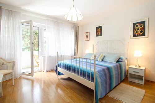 Postel nebo postele na pokoji v ubytování Apartment Fazana 937