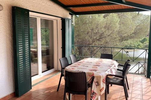 En balkon eller terrasse på La Casa del Lago