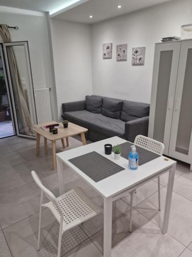 Cozy apartment at King George str Pagkrati